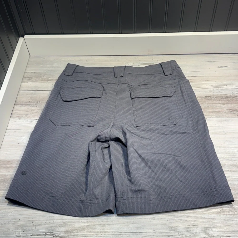 Lululemon‎ Cadence Commute Shorts Mens Size 32 Gray Pinstripe Cargo Utility Golf